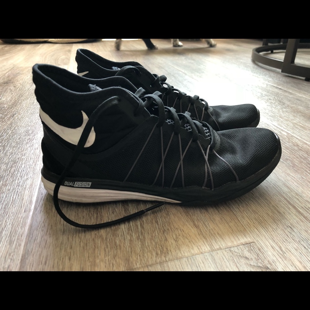 Nike dual fusion shoe mid sneaker women’s